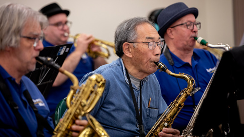 saxophone players rehearsing